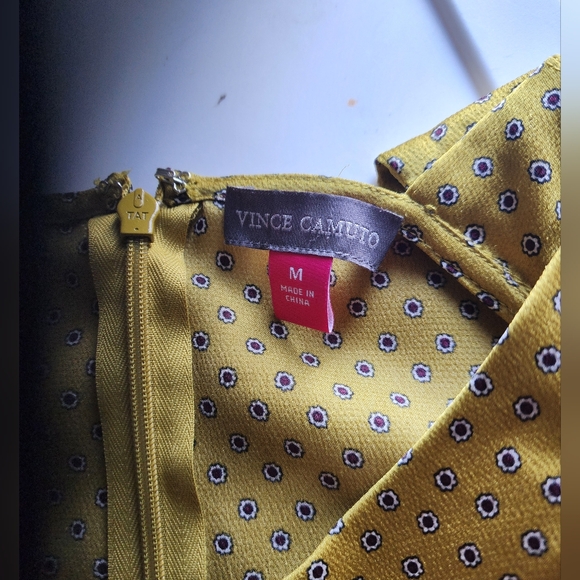 Vince Camuto women's double color top. - Picture 3 of 8